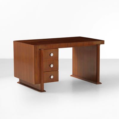 Scrivania, struttura in legno e impiallacciato, maniglie in metallo (Produzione italiana, 1930 ca...