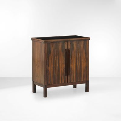 Mobile bar con piano allungabile in laminato e dettagli in ottone