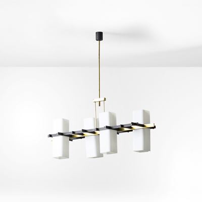 Lampada a sospensione, struttura in ottone e metallo laccato con diffusore in vetro opalino