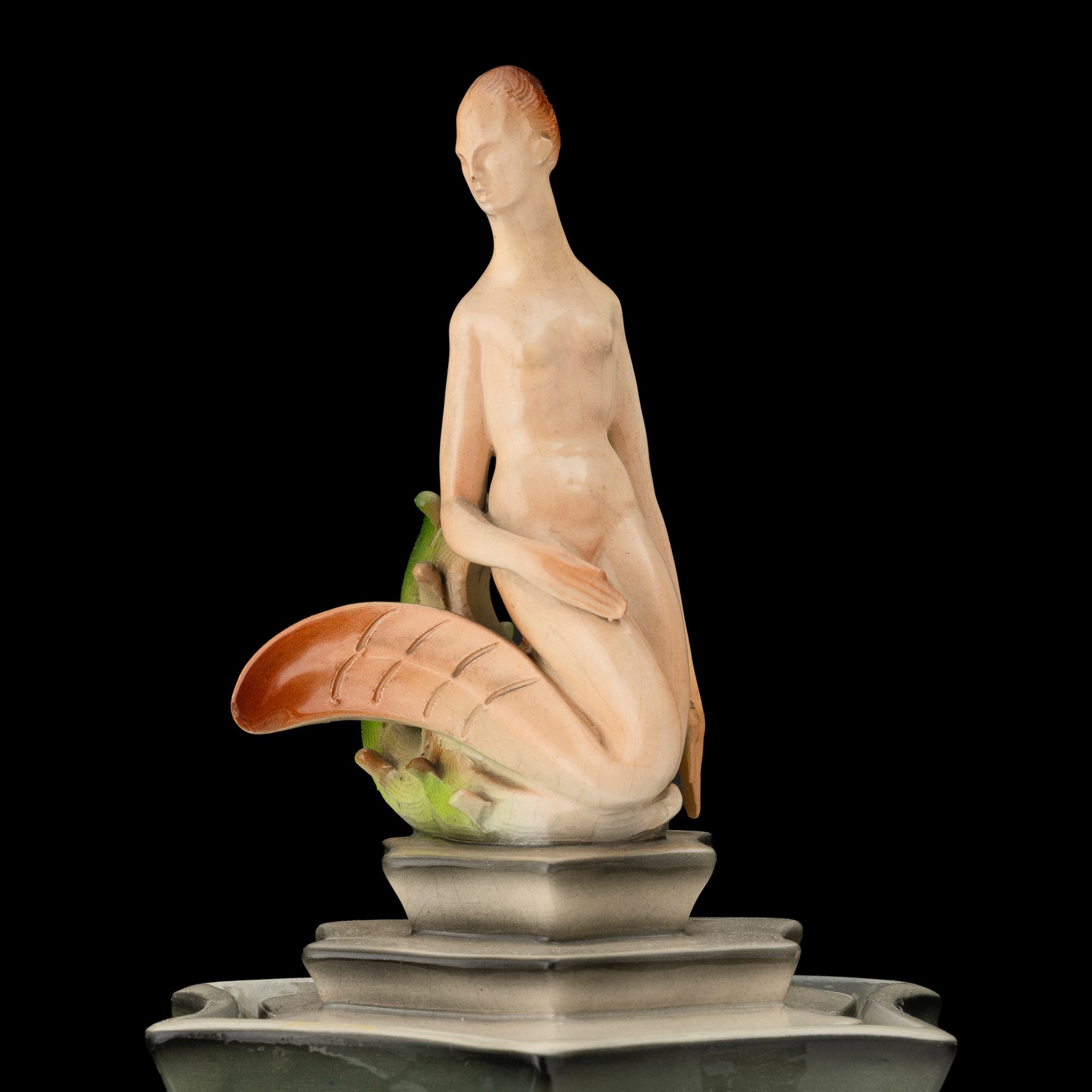 Tarcisio Tosin - Vaso con coperchio “La Freccia”, Vicenza, terracotta maiolicata con decorazione ...
