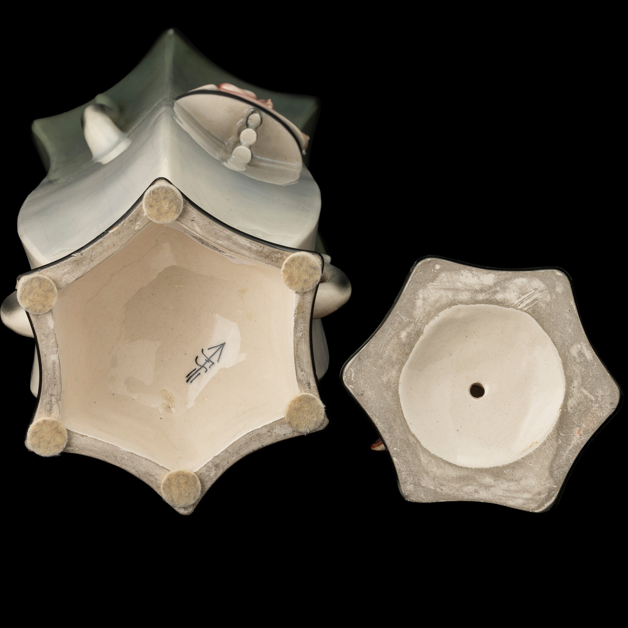 Tarcisio Tosin - Vaso con coperchio “La Freccia”, Vicenza, terracotta maiolicata con decorazione ...