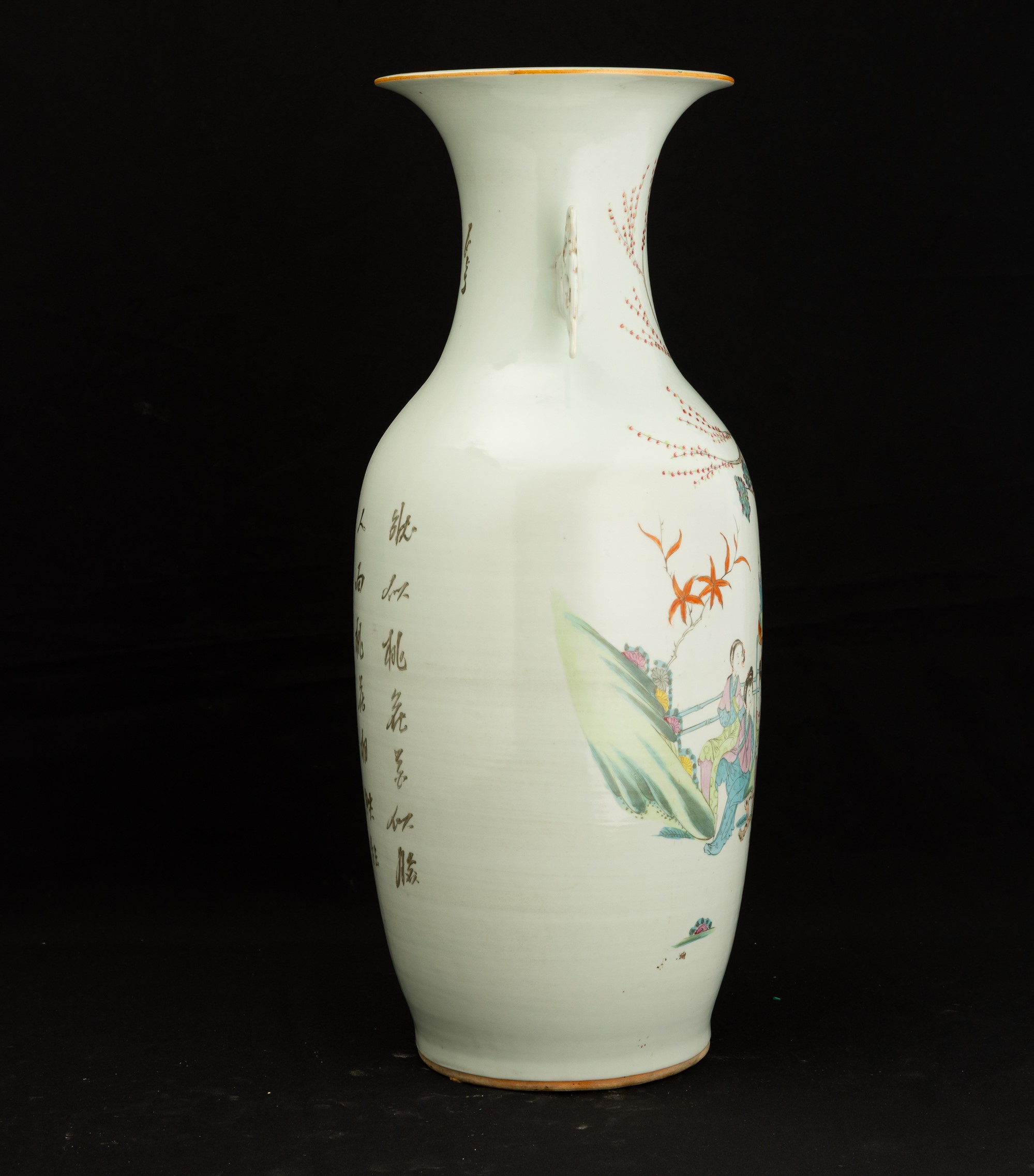 Cina, Vaso in porcellana biansato con scena di vita comune e iscrizioni, XX Repubblica