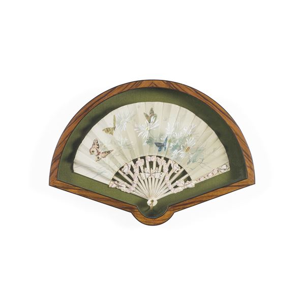 Ventaglio pieghevole. Epoca 1900-10 circa.