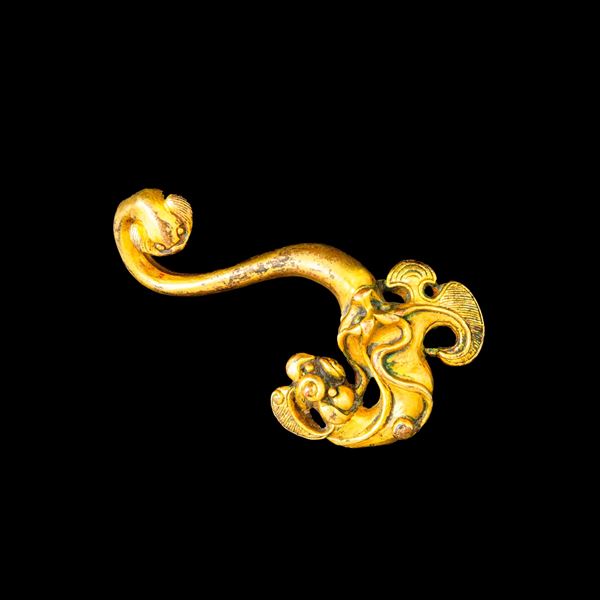 Fibbia in bronzo dorato raffigurante drago, Cina, Dinastia Qing, XIX secolo