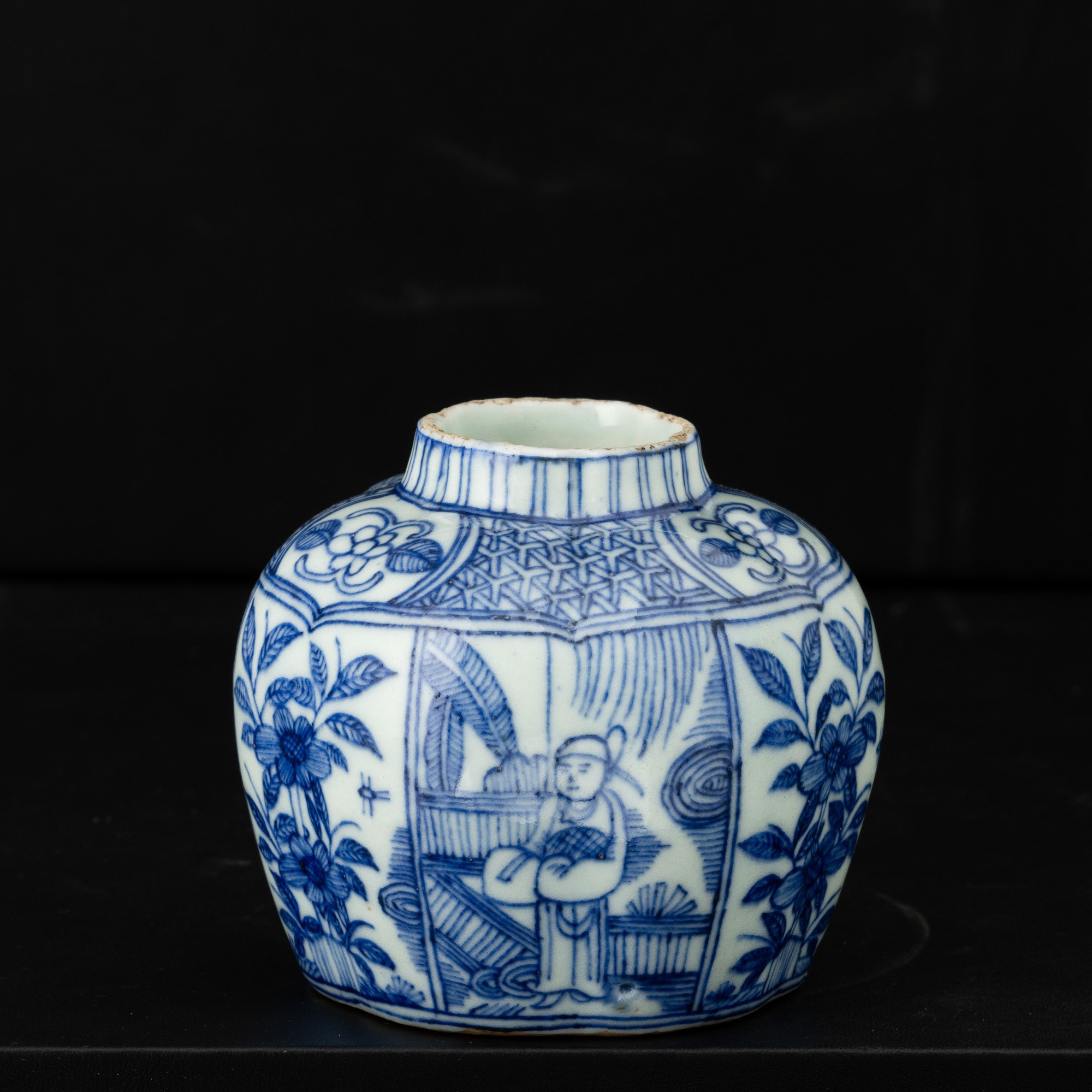 Cina, Vaso in porcellana bianca e blu con scena di vita comune e fiori (Dinastia Qing, epoca Yong...