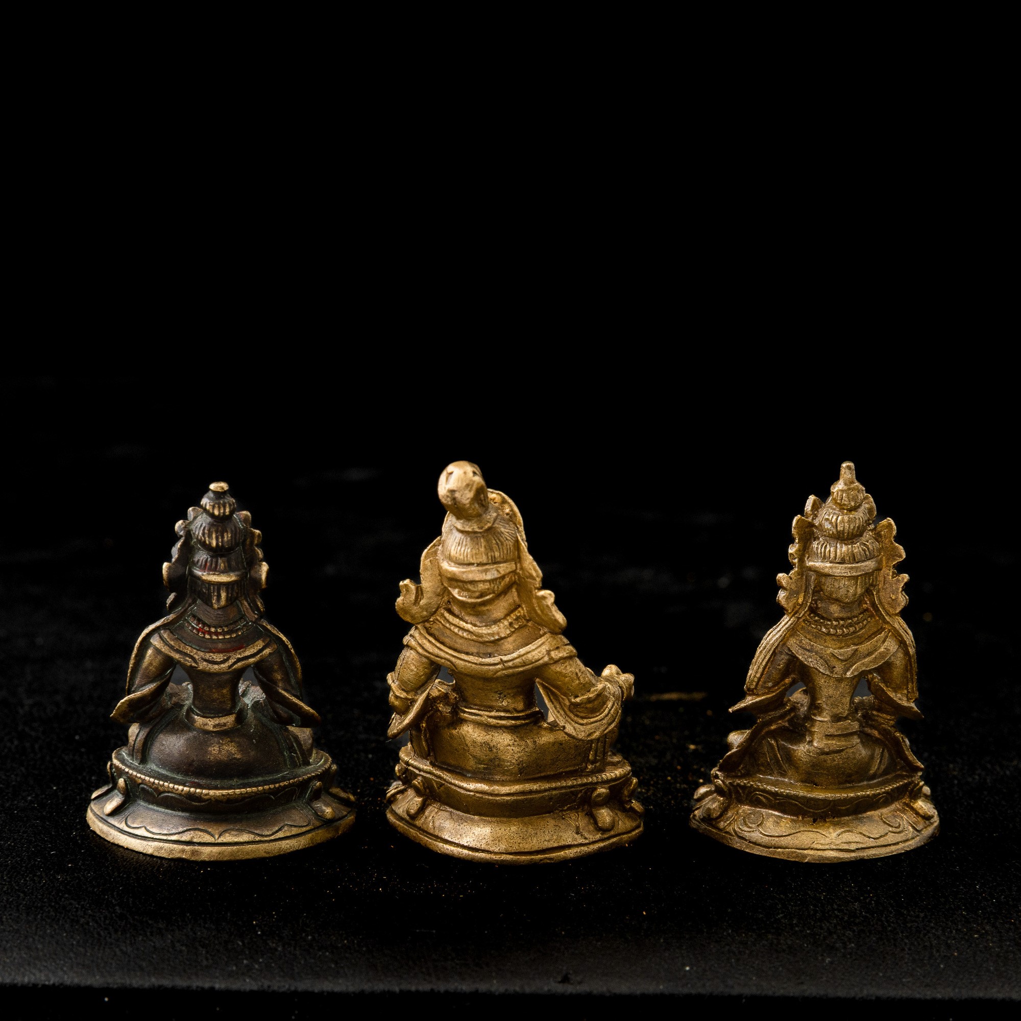Lotto di tre figure di divinità, bronzo, Cina e Tibet, XIX secolo