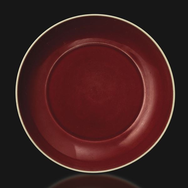 Piatto in porcellana Sangue di Bue, Cina, Dinastia Qing, XX secolo