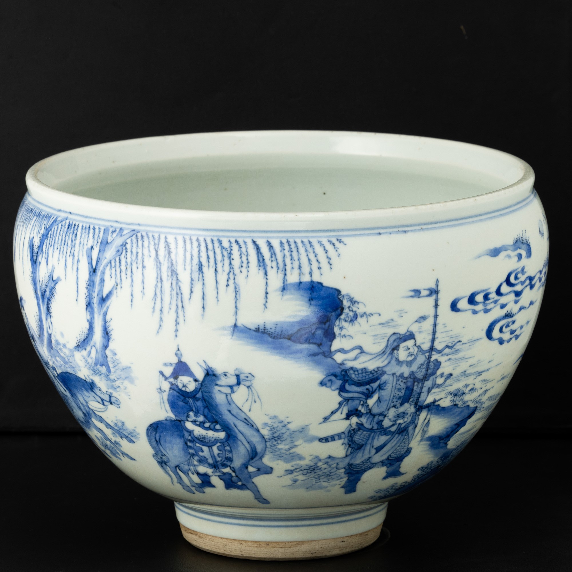Cina, Vaso in porcellana bianca e blu con scena di corte