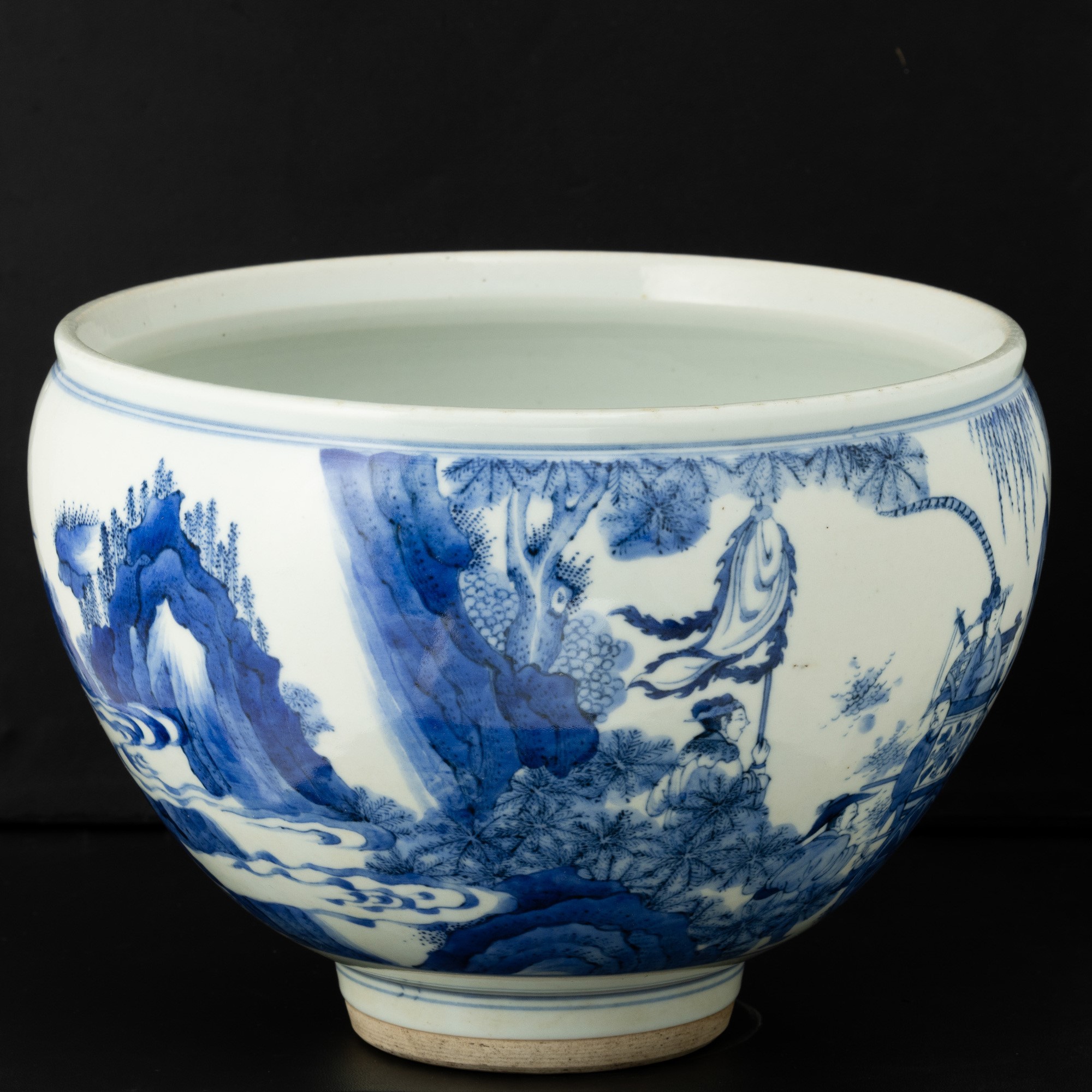 Cina, Vaso in porcellana bianca e blu con scena di corte