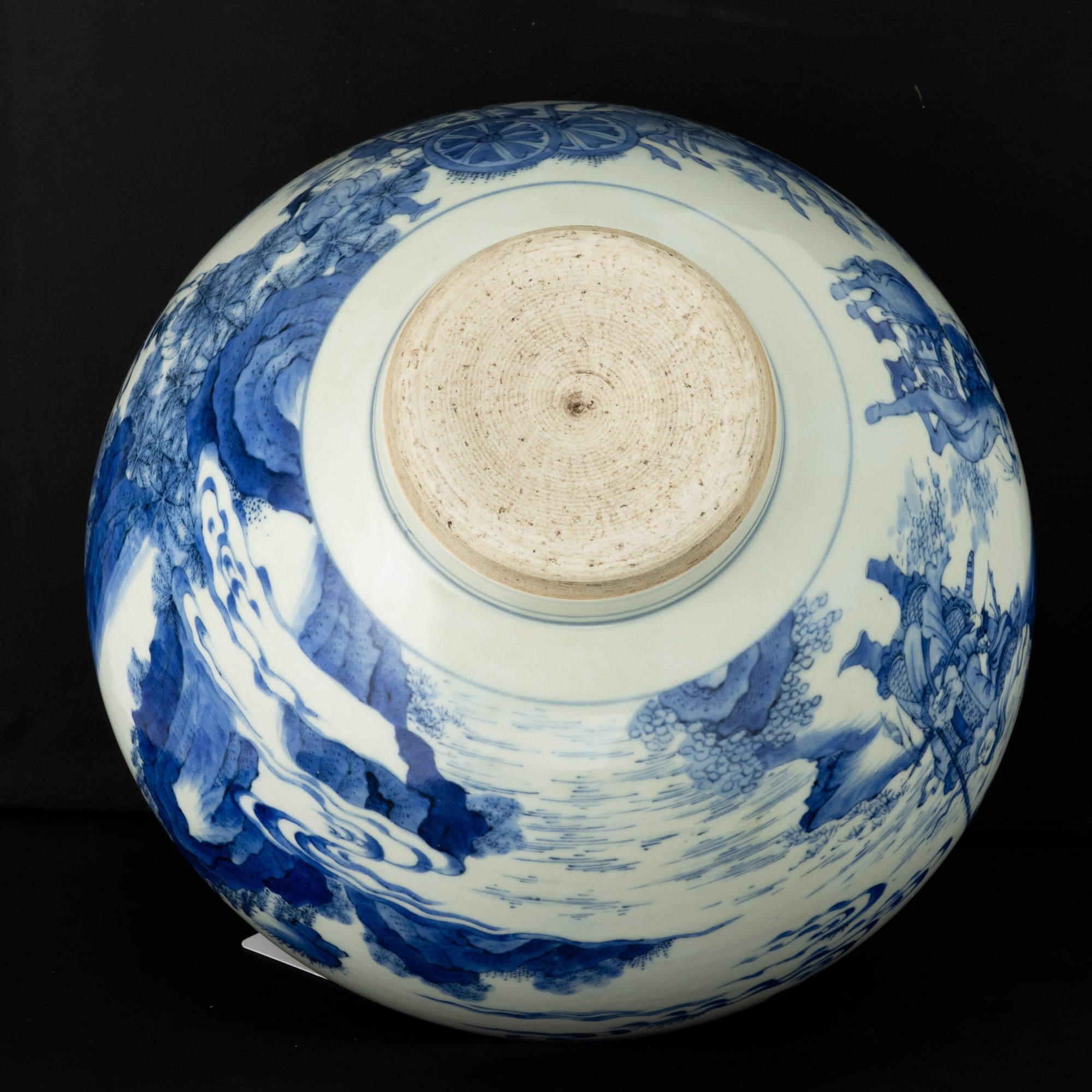 Cina, Vaso in porcellana bianca e blu con scena di corte