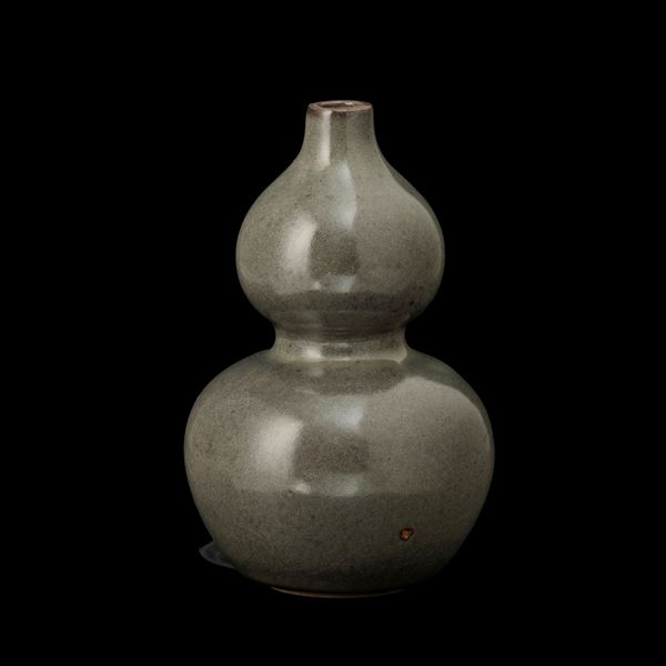 Vaso a doppia zucca a fondo grigio, Cina, XX secolo