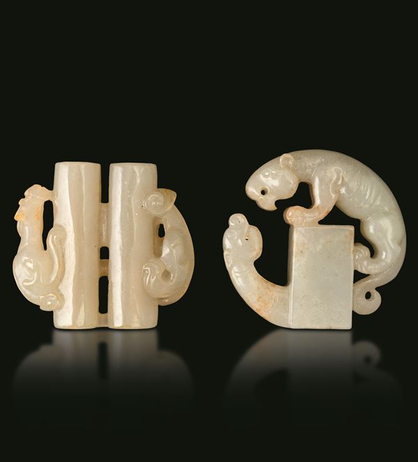 Lot comprising two white jade objects: a feline figure and a mouthpiece, China, Qing Dynasty, 19th century.