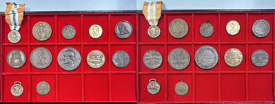 Lotto di dodici medaglie a tema massonico, bronzo (XIX-XX secolo)