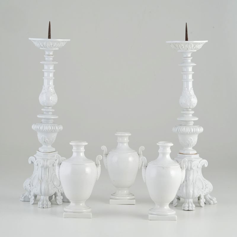 Coppia di candelieri e tre vasetti. XX secolo  - Auction Italian Mansions - Cambi Casa d'Aste