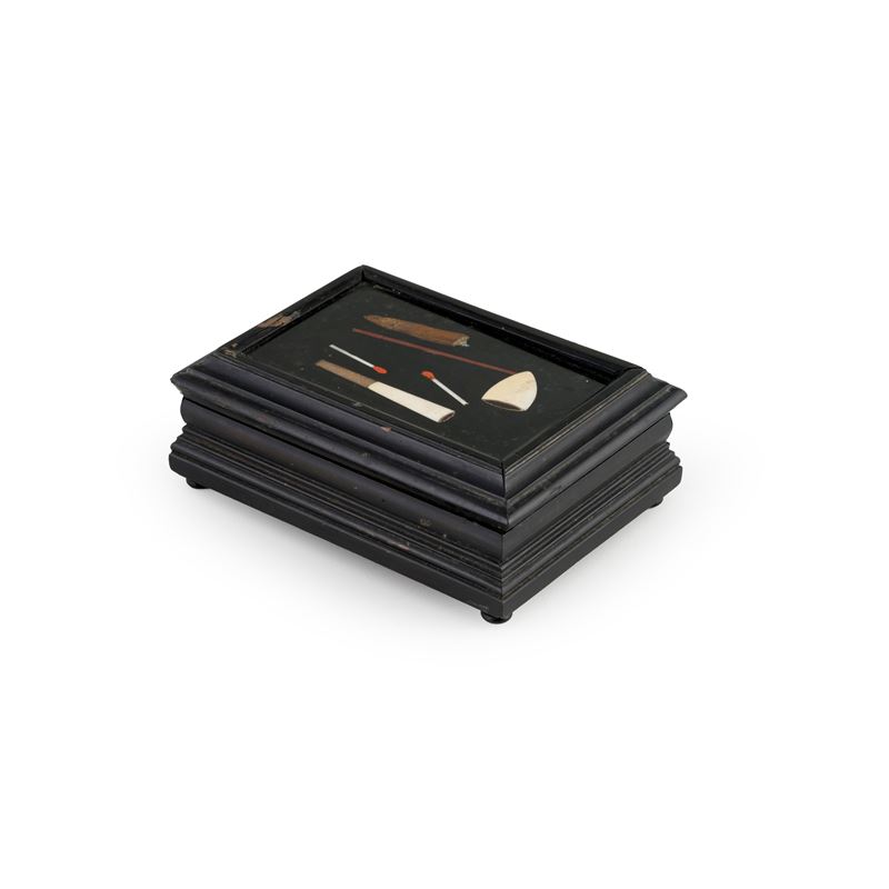 Scatola portasigari in legno ebanizzato e placca in commesso, XIX-XX secolo   - Asta Dimore Italiane TIME - Cambi Casa d'Aste