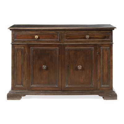 Credenza a due ante pannellate e due cassetti, XVIII secolo