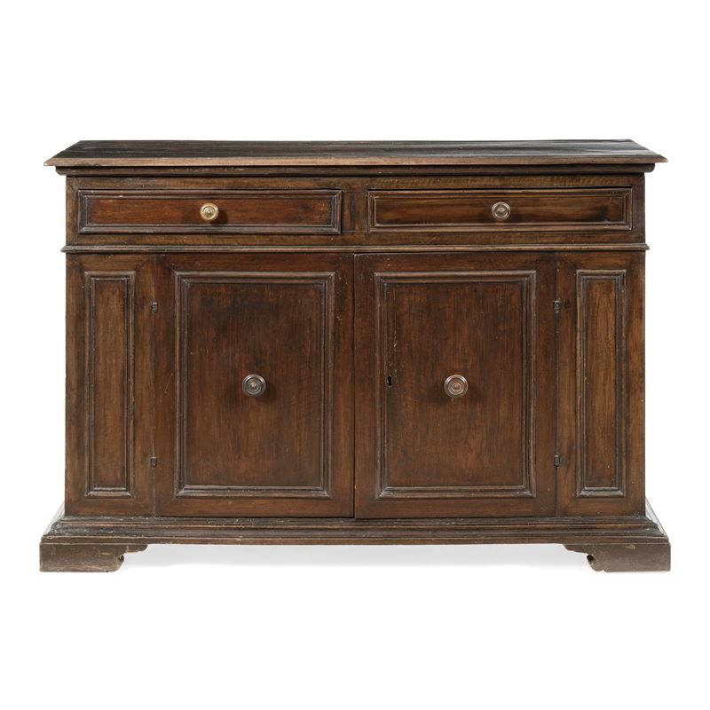 Credenza a due ante pannellate e due cassetti. XVIII secolo  - Asta Dimore Italiane - Cambi Casa d'Aste