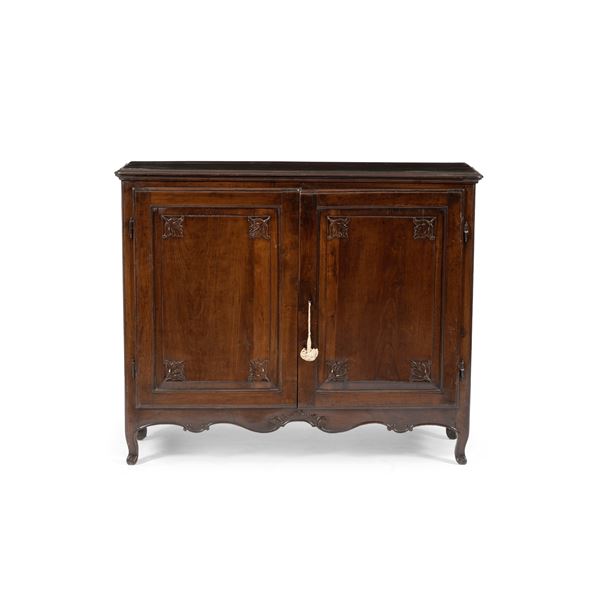 Credenza a due ante. XVIII secolo