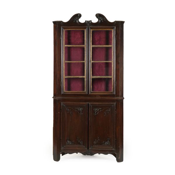 Credenza a due ante angolare. XIX secolo