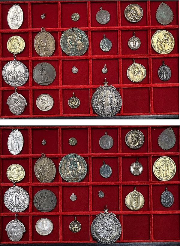 MEDAGLIE VOTIVE. Lotto di 22 esemplari.
