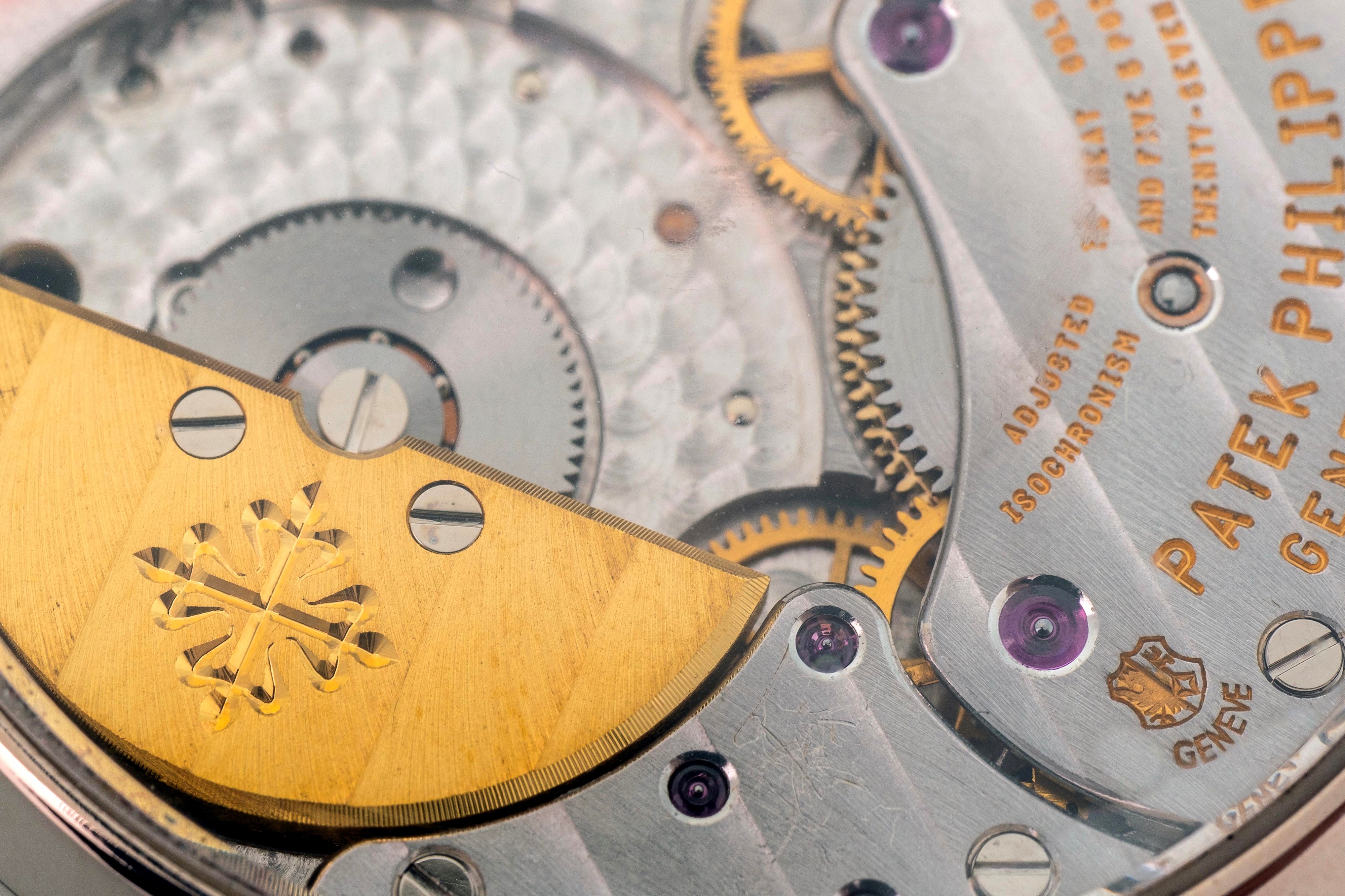 Patek Philippe - Calendario perpetuo ref. 3940G in oro bianco 18k con doppio fondello, quadrante ...