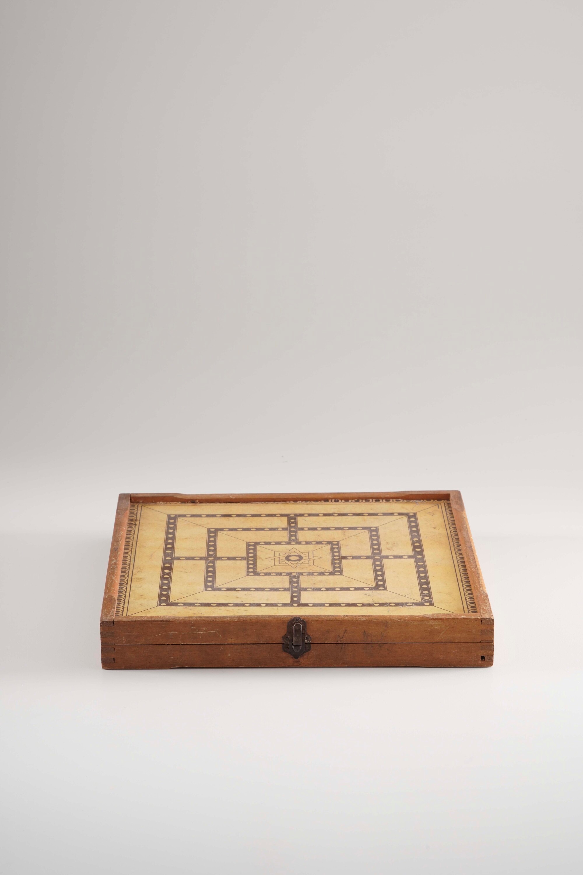 Scacchiera in legno, XX secolo