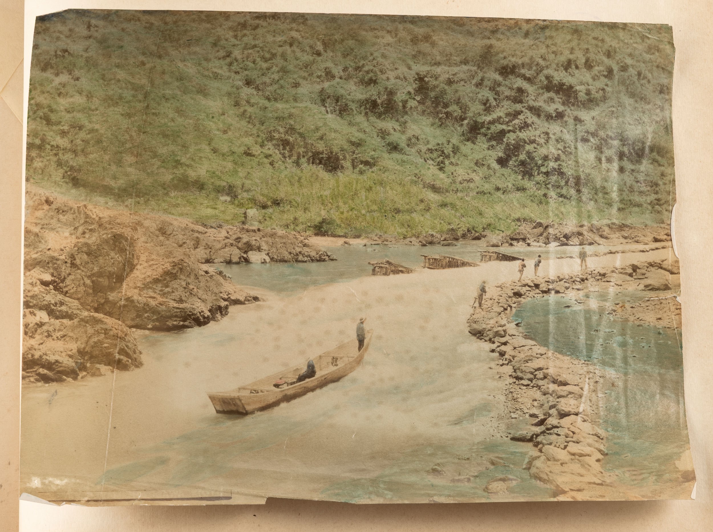 Album contenente fotografie della Cina dell’Ottocento Lotto composto da: 31 stampe all’albumina, ...