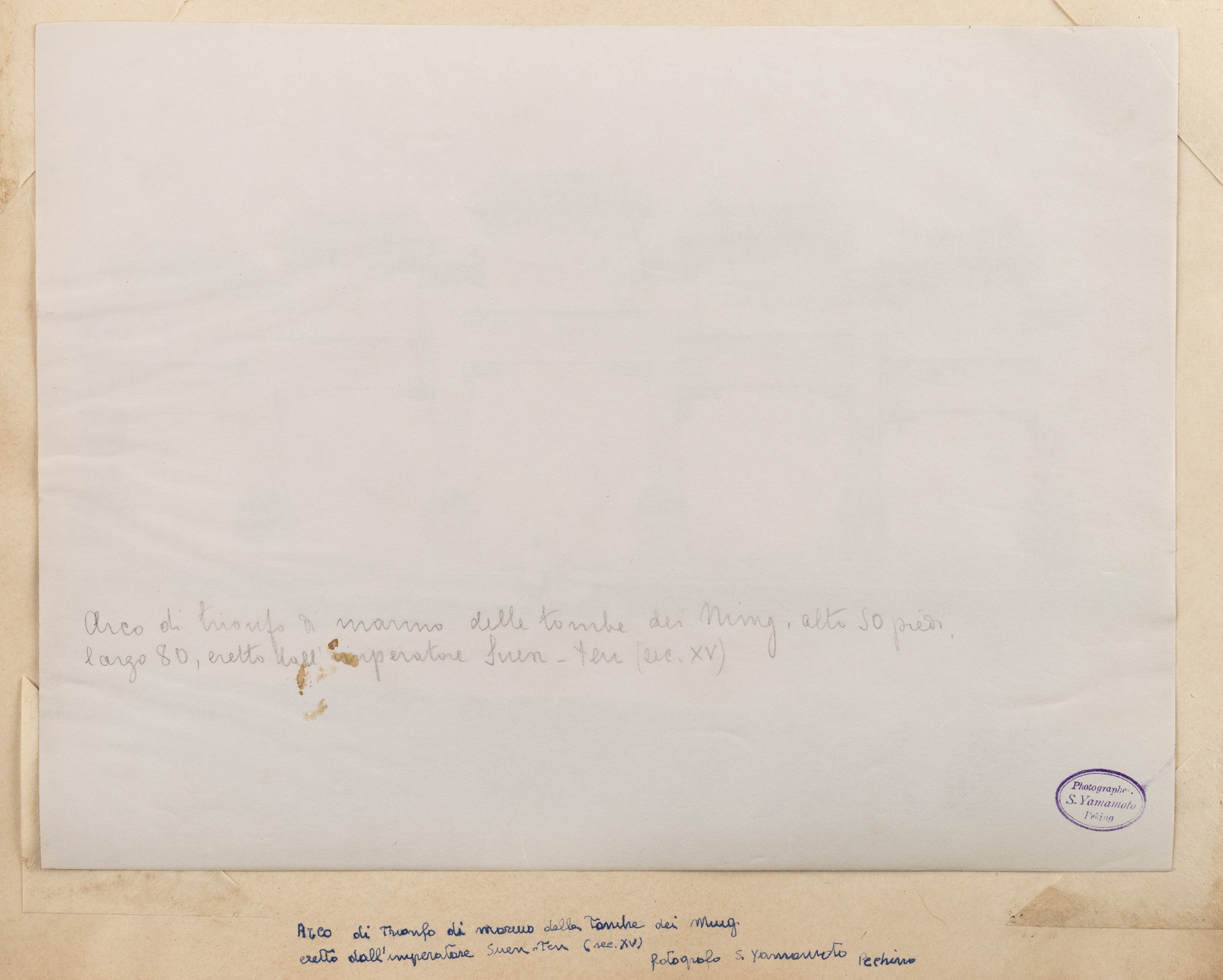 Album contenente fotografie della Cina dell’Ottocento Lotto composto da: 31 stampe all’albumina, ...