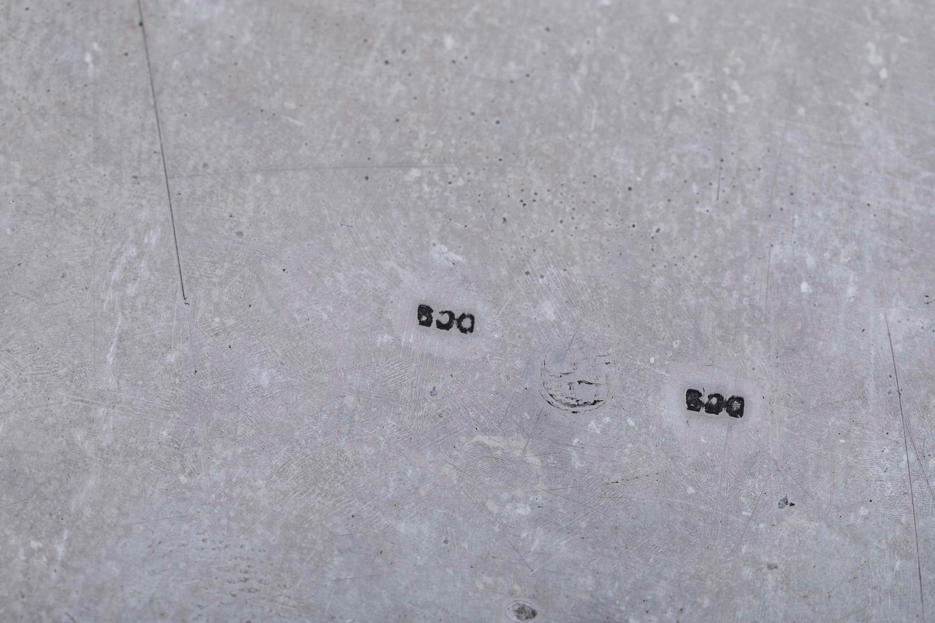 Argenteria italiana, Vassoio in argento fuso e sagomato (prima metà del XX secolo)