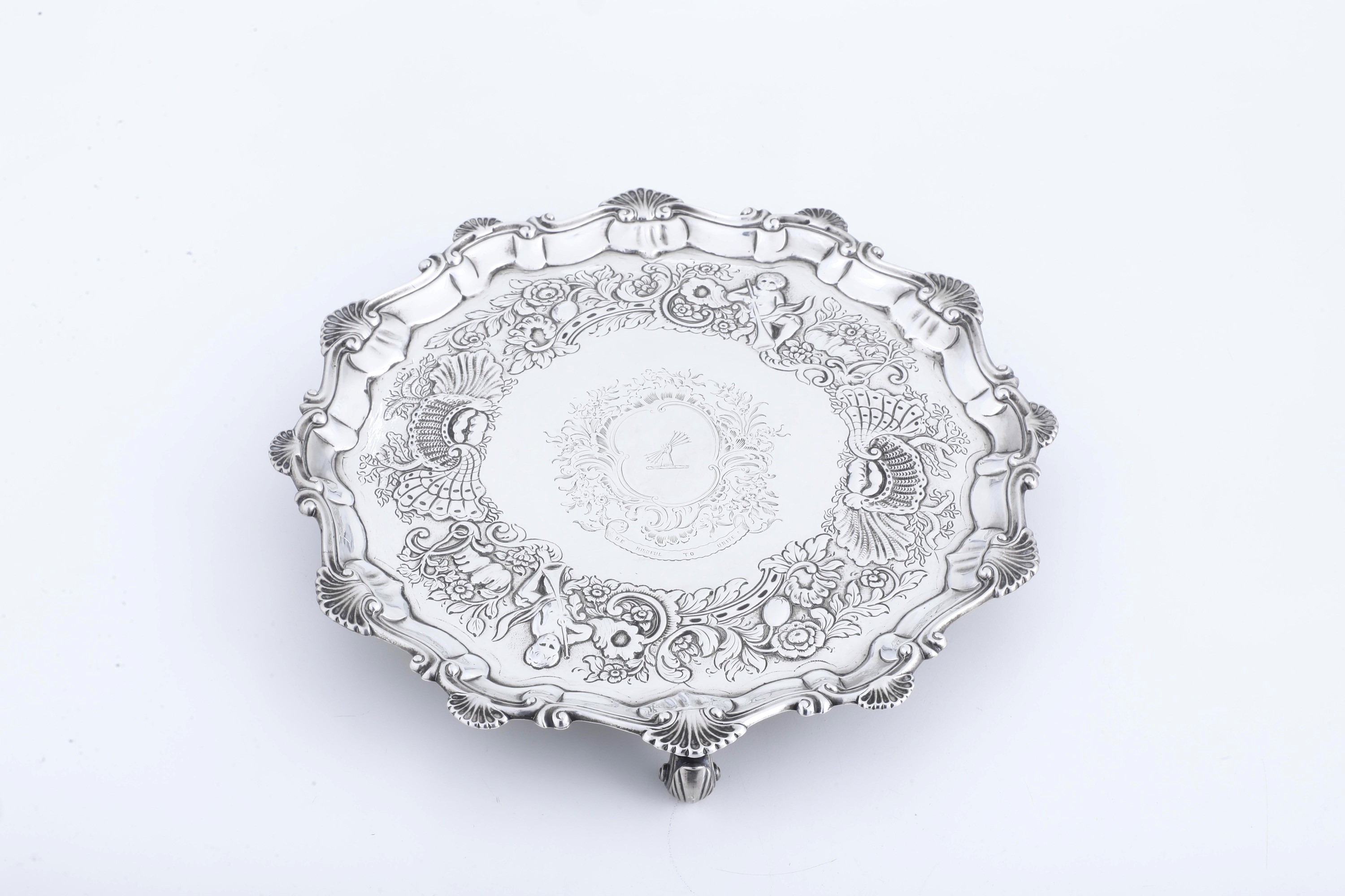 Salver, Londra, 1766. Argento fuso sagomato e cesellato con bordo decorato