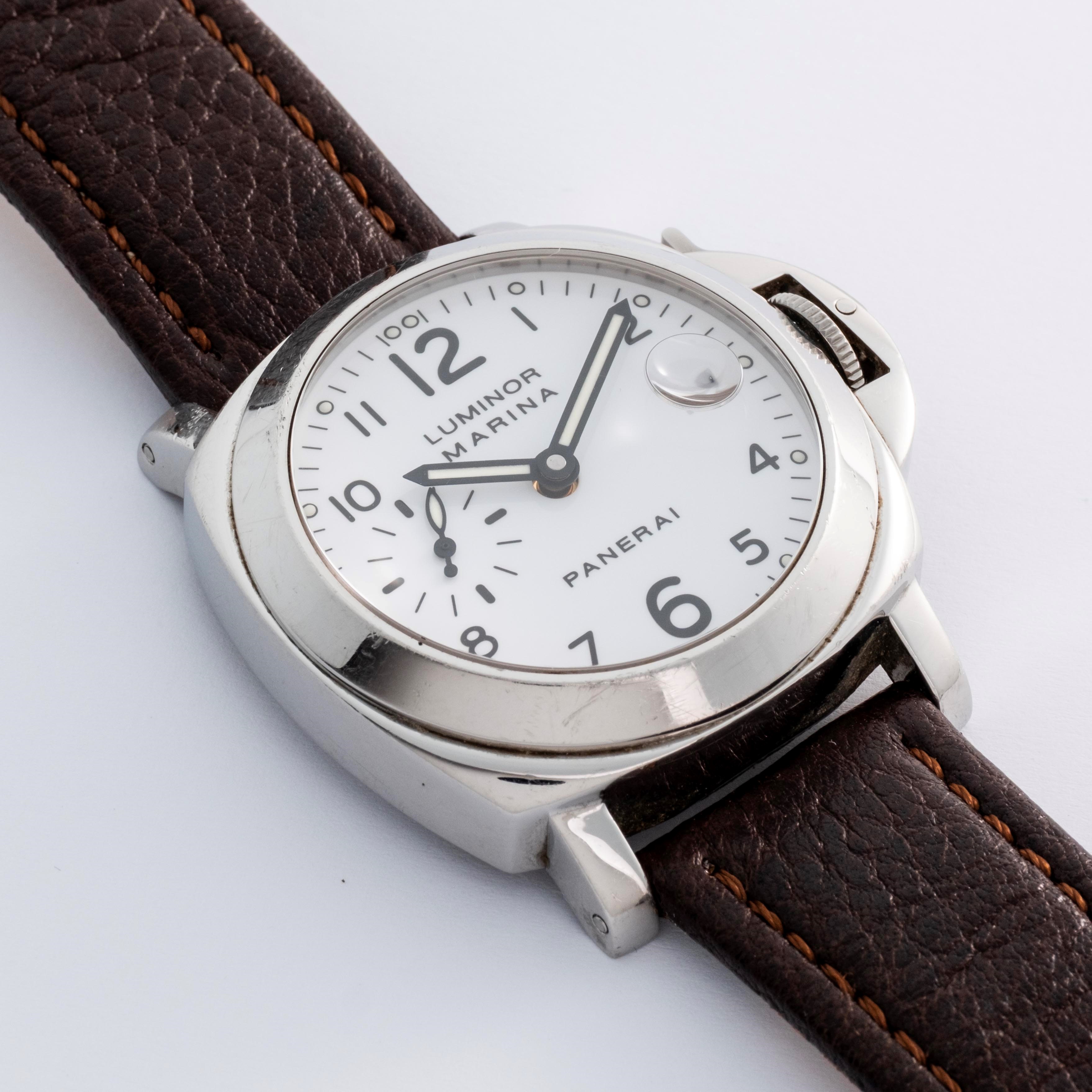 Officine Panerai - Luminor Marina in acciaio con quadrante bianco, datario e piccoli secondi