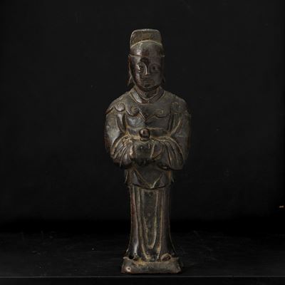 Dignitario stante, Figura in bronzo, Cina, Dinastia Ming (1368-1644)