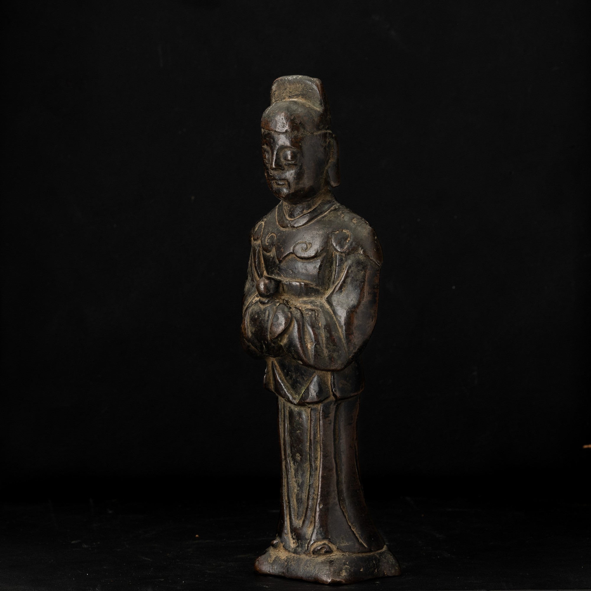 Dignitario stante, Figura in bronzo, Cina, Dinastia Ming (1368-1644)