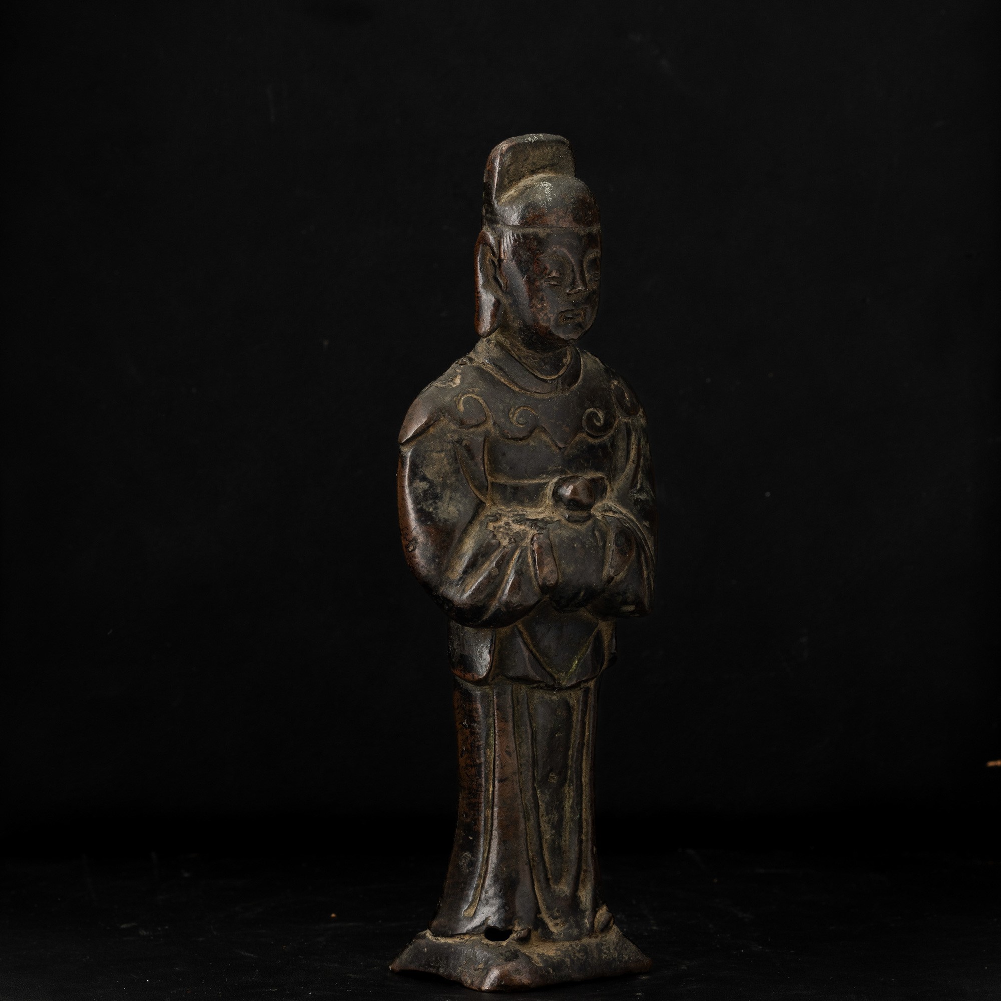 Dignitario stante, Figura in bronzo, Cina, Dinastia Ming (1368-1644)