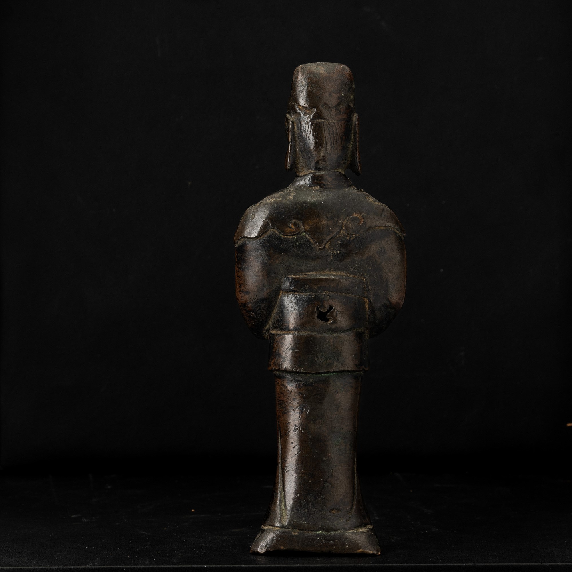 Dignitario stante, Figura in bronzo, Cina, Dinastia Ming (1368-1644)