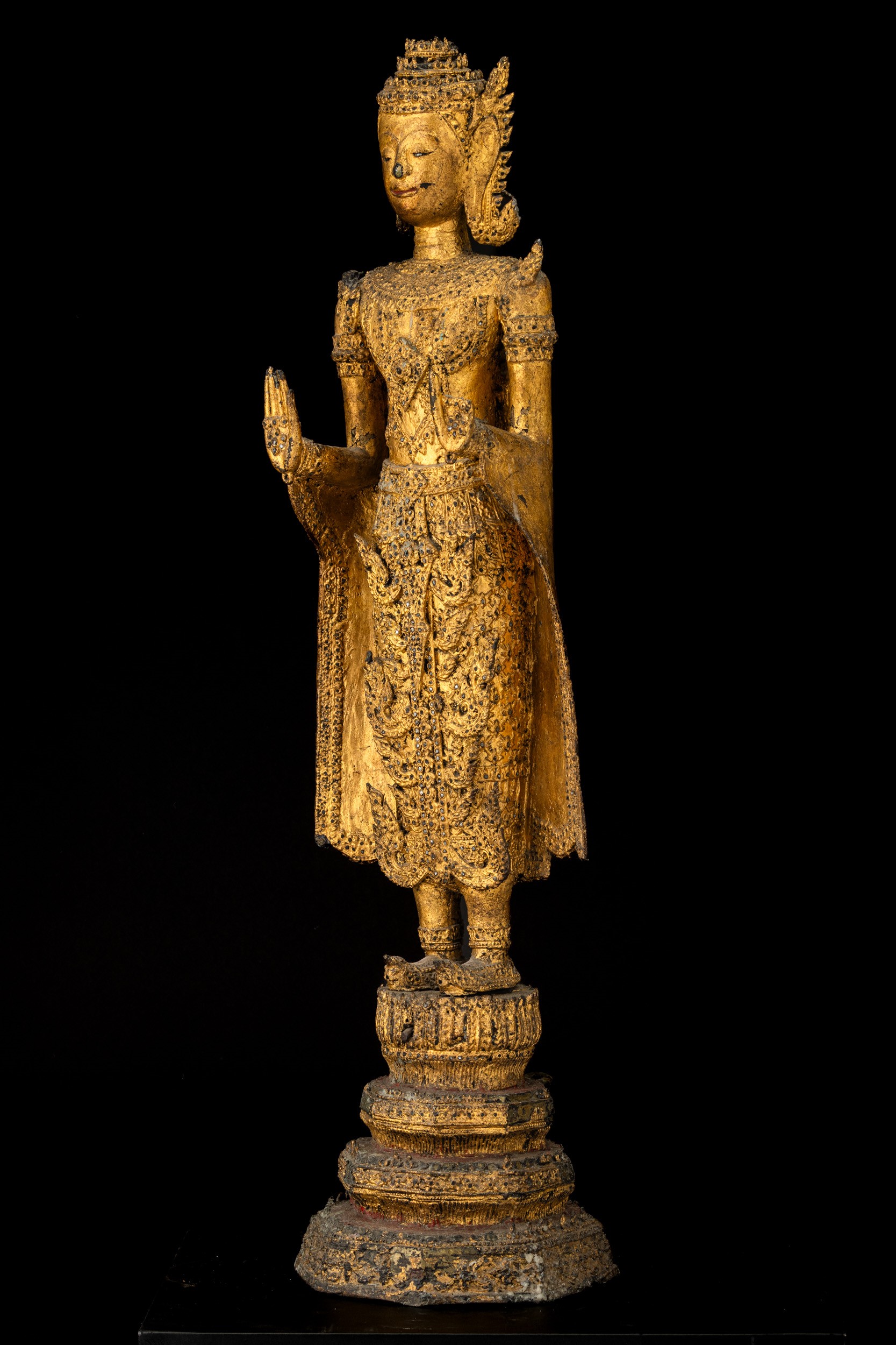 Figura di Buddha stante, bronzo dorato, Thailandia, XIX secolo