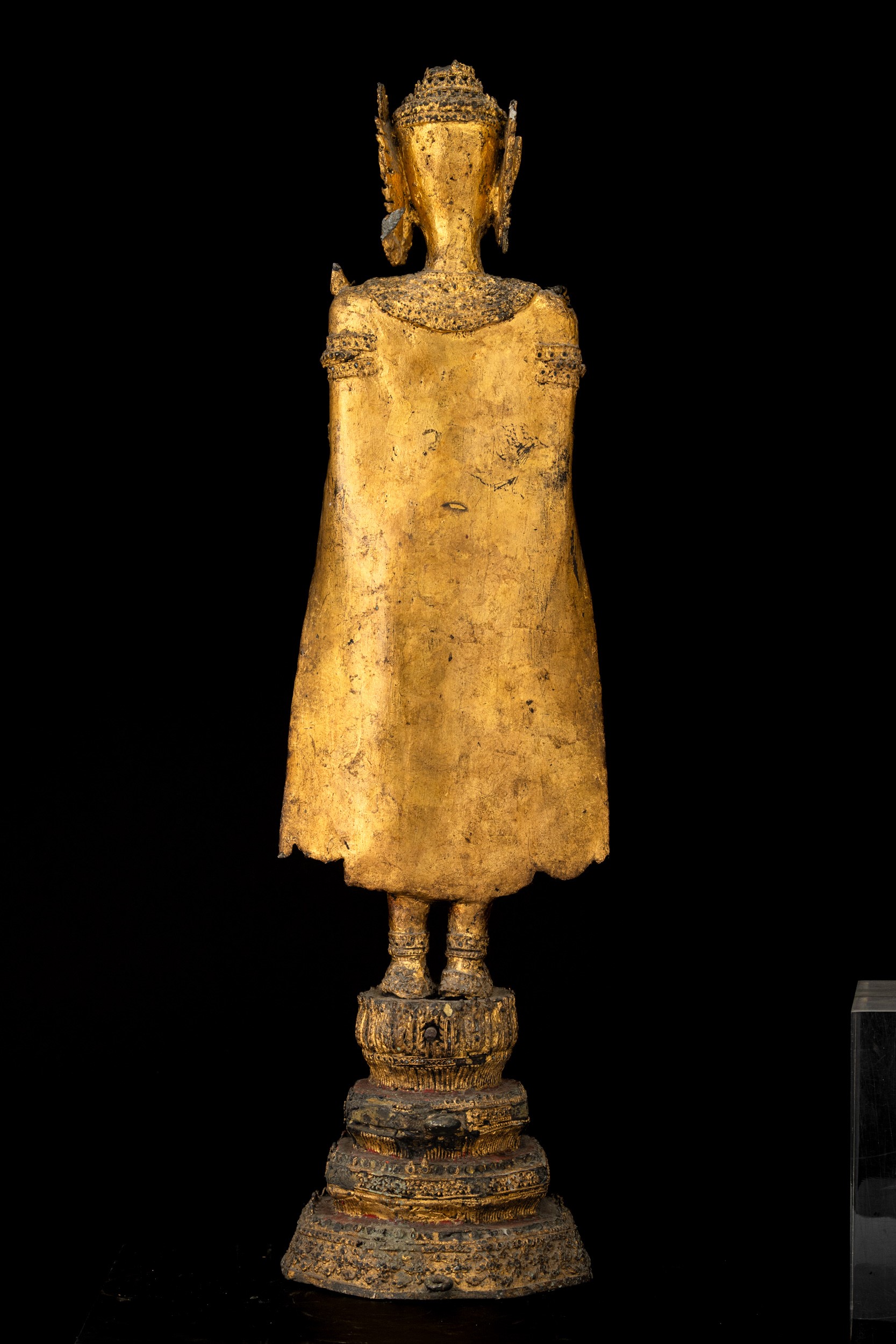 Figura di Buddha stante, bronzo dorato, Thailandia, XIX secolo