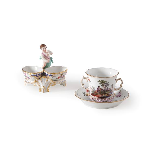 Tazza trembleuse con piattino e saliera.  Germania, Manifattura di Berlino, XX secolo.