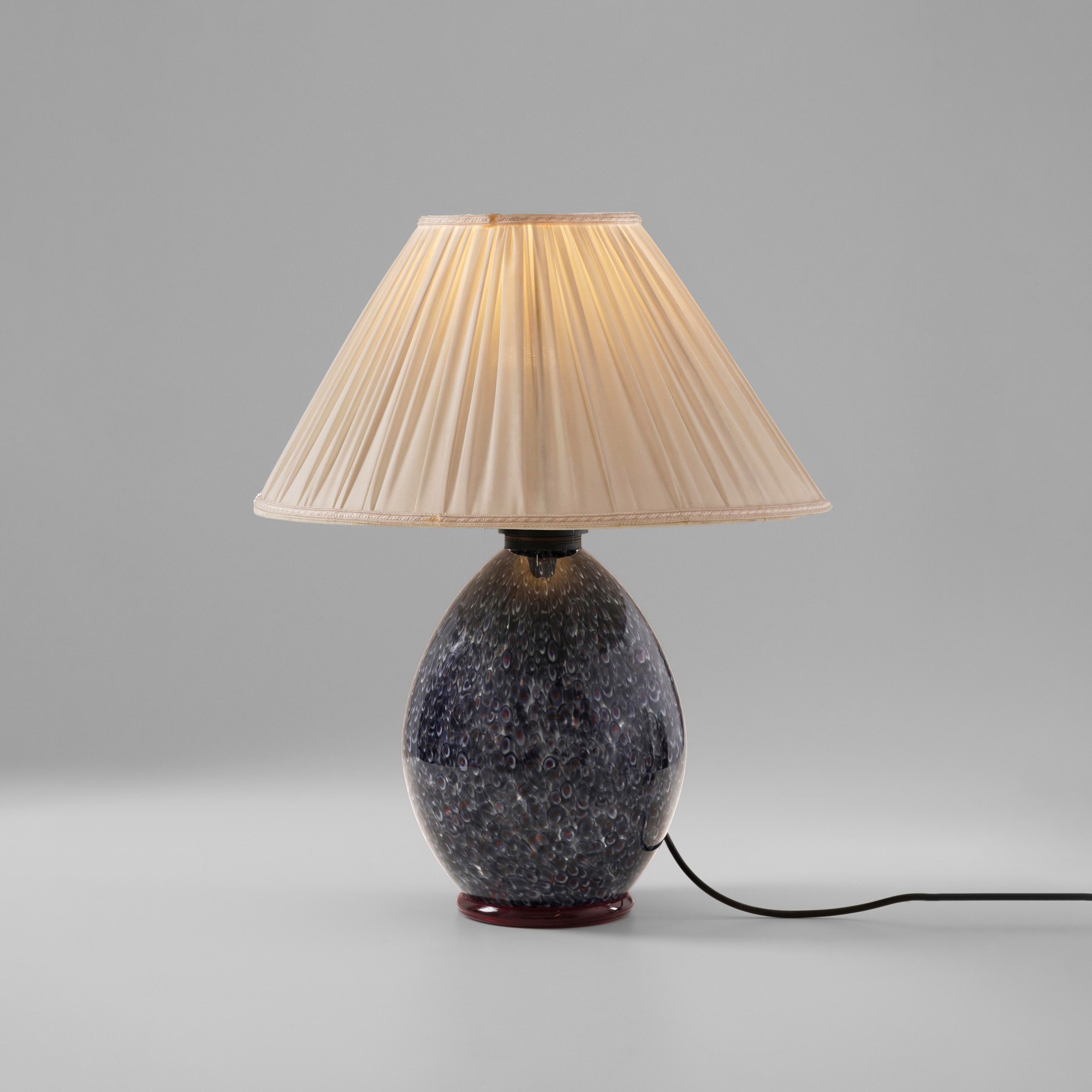 Gae Aulenti - Lampada da tavolo Sella, struttura in vetro di Murano a murrine