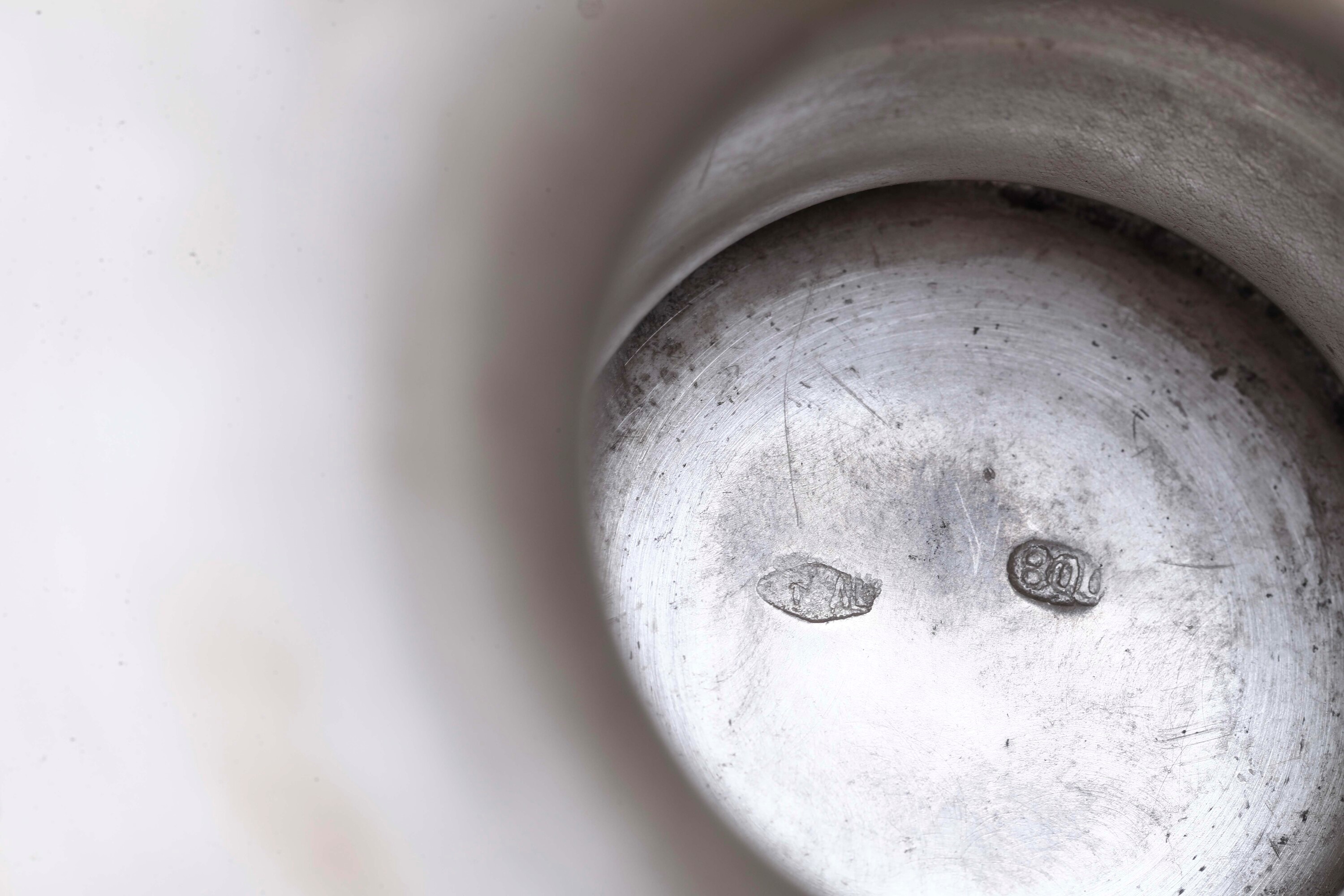 Cesa, Alessandria, Vaso con coperchio in argento fuso e sagomato (prima metà del XX secolo)