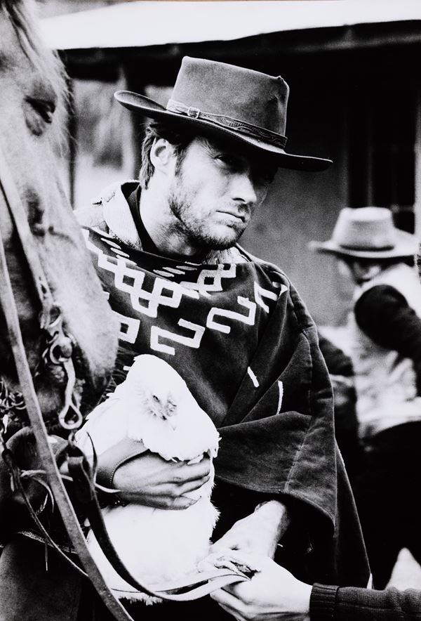 Tazio Secchiaroli - Clint Eastwood, scena tratta dal film “Per un pugno di dollari"