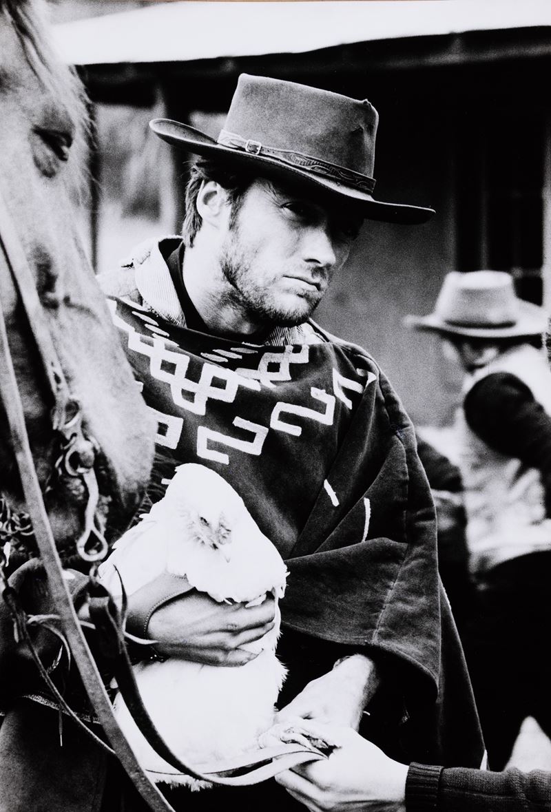 Clint Eastwood, scena tratta dal film “Per un pugno di dollari"
