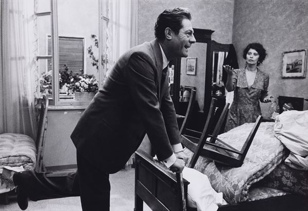 Tazio Secchiaroli - Marcello Mastroianni e Sophia Loren, scena tratta da “Una Giornata Particolare”