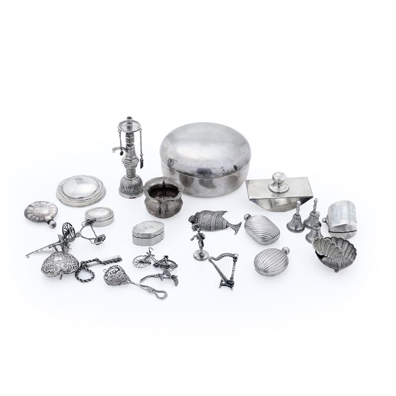 Lotto di scatoline e bomboniere in argento. XX secolo  - Auction Silverware - Cambi Casa d'Aste