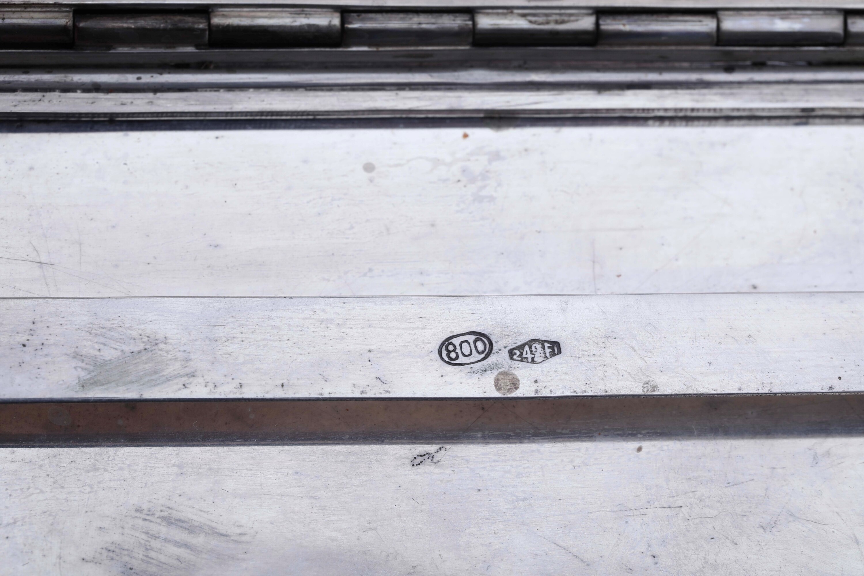 Argenteria italiana del XX secolo, Lotto di tre oggetti in argento fuso e sagomato