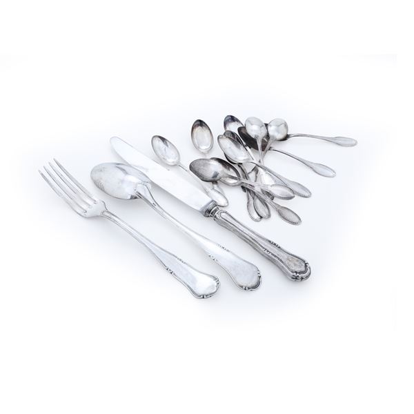 Tre posate e cucchiaini in argento. Argenteria italiana del XX secolo