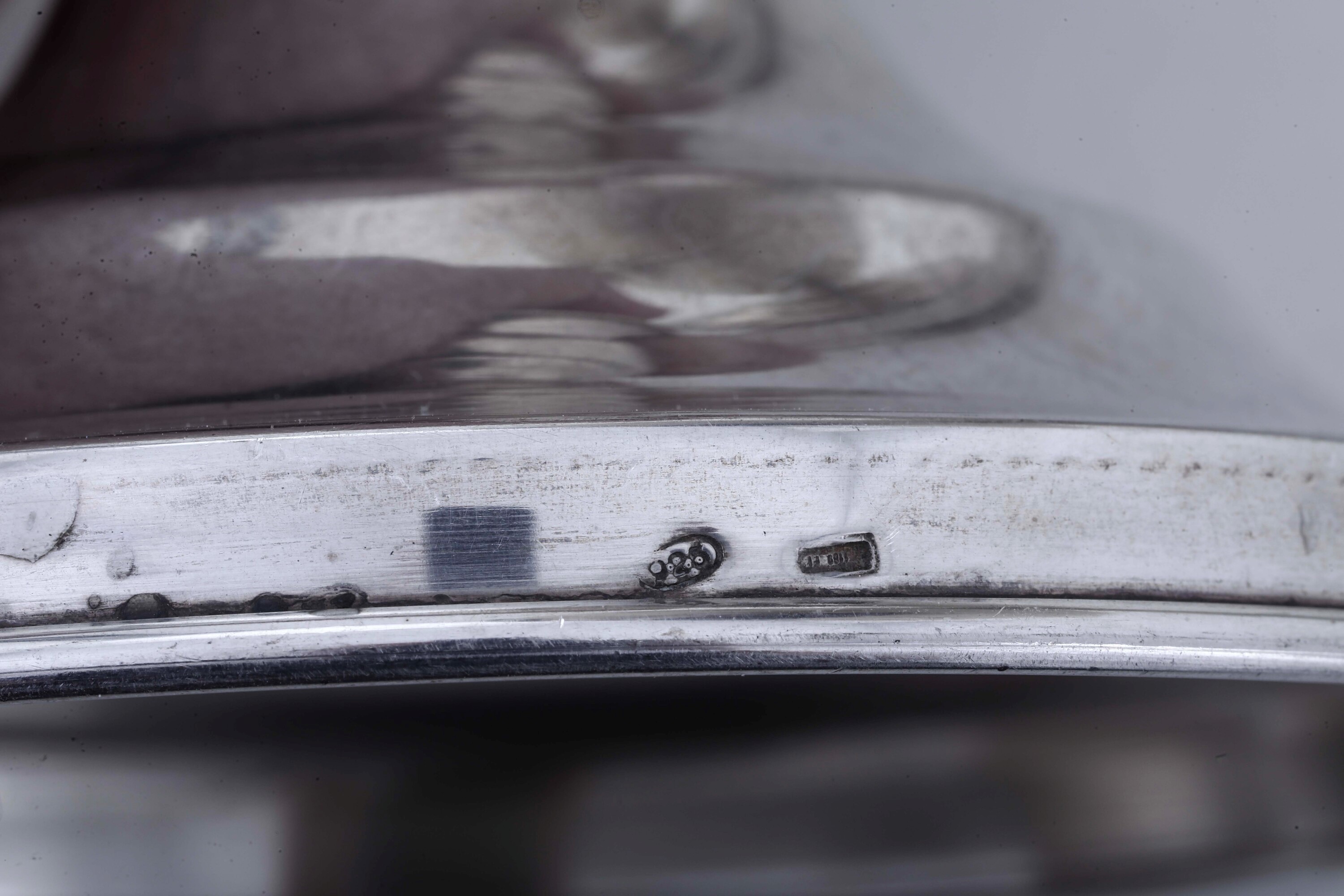 Argento fuso e sagomato, Lotto di oggetti decorativi appesantiti in diverse manifatture italiane ...