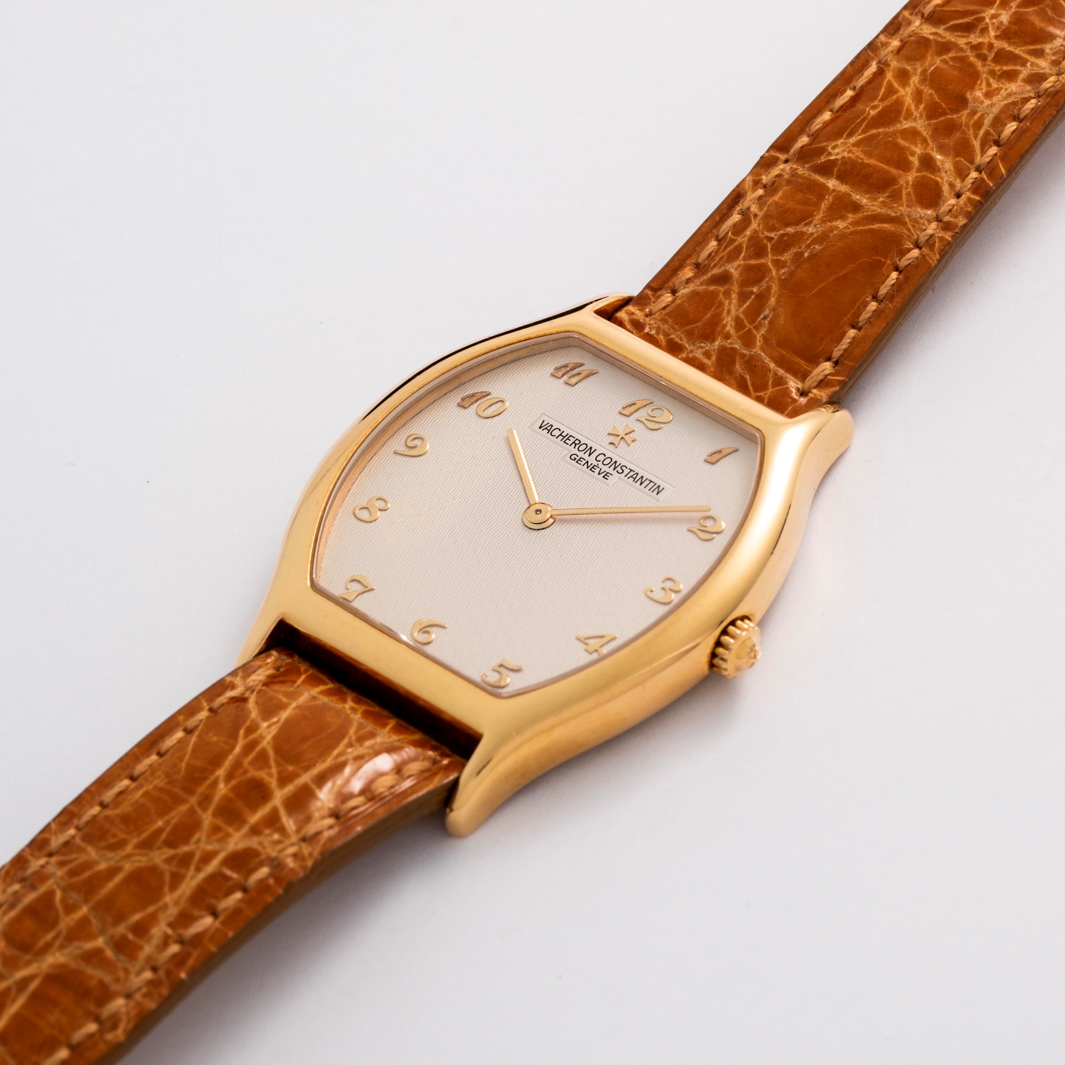 Vacheron & Constantin - Les Essentielles Tonneau, orologio in oro giallo 18k con quadrante argent...