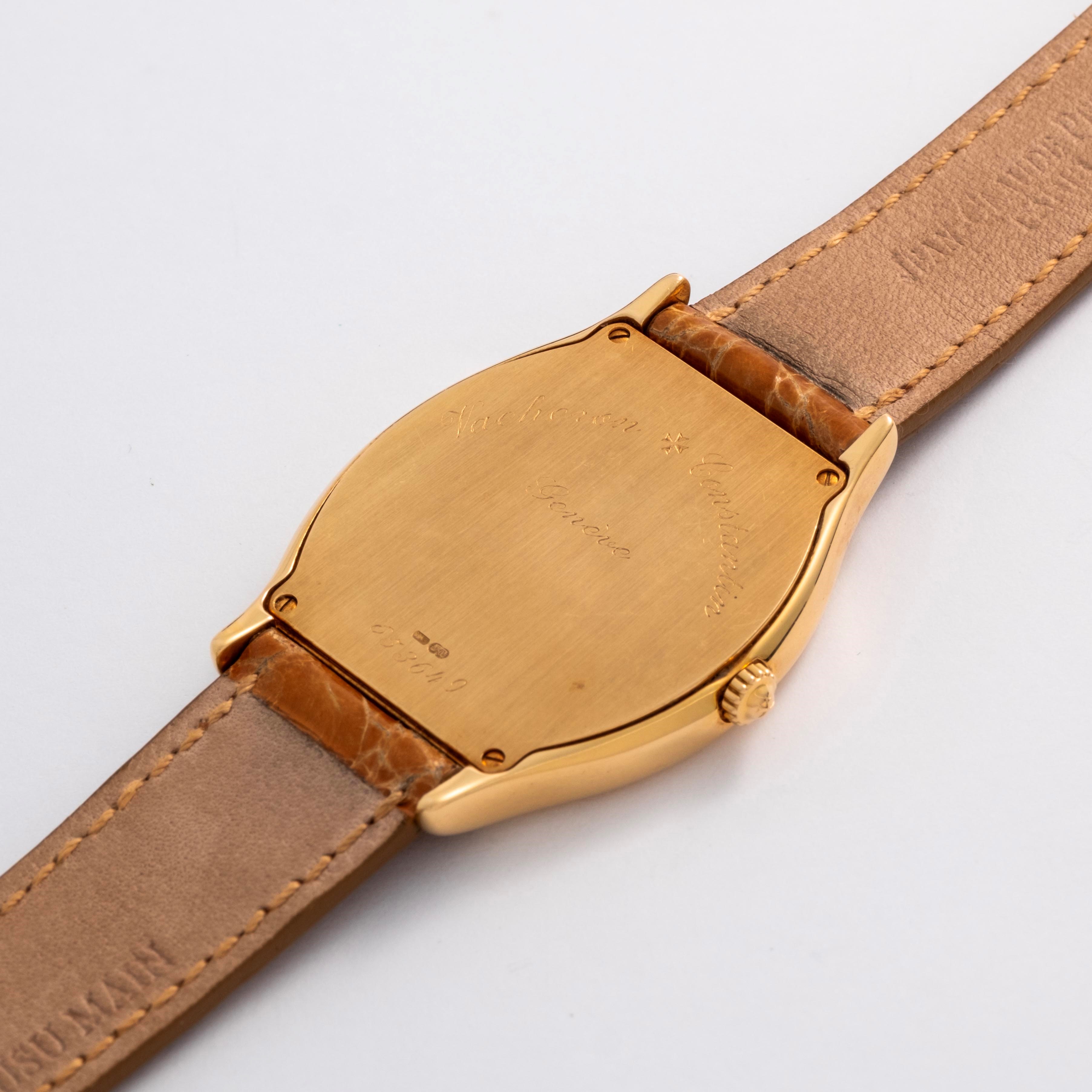 Vacheron & Constantin - Les Essentielles Tonneau, orologio in oro giallo 18k con quadrante argent...