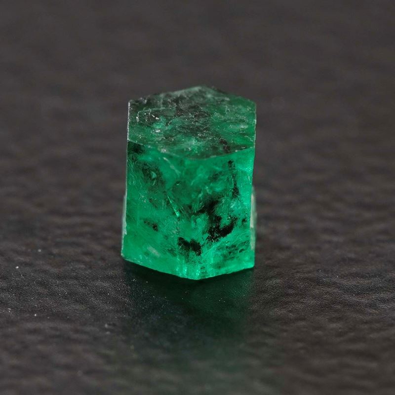 Eccezionale smeraldo grezzo 0,6 ct